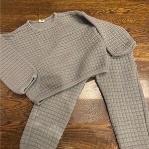 Quincy Mae Light Gray Quilted Set